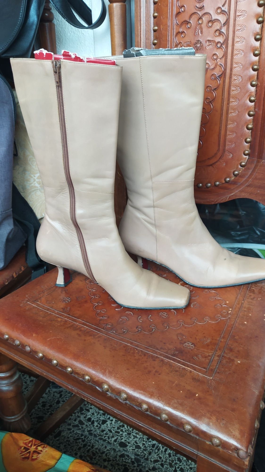 Botas de boa marca as pretas mais usadas, mas ambas em bom estado