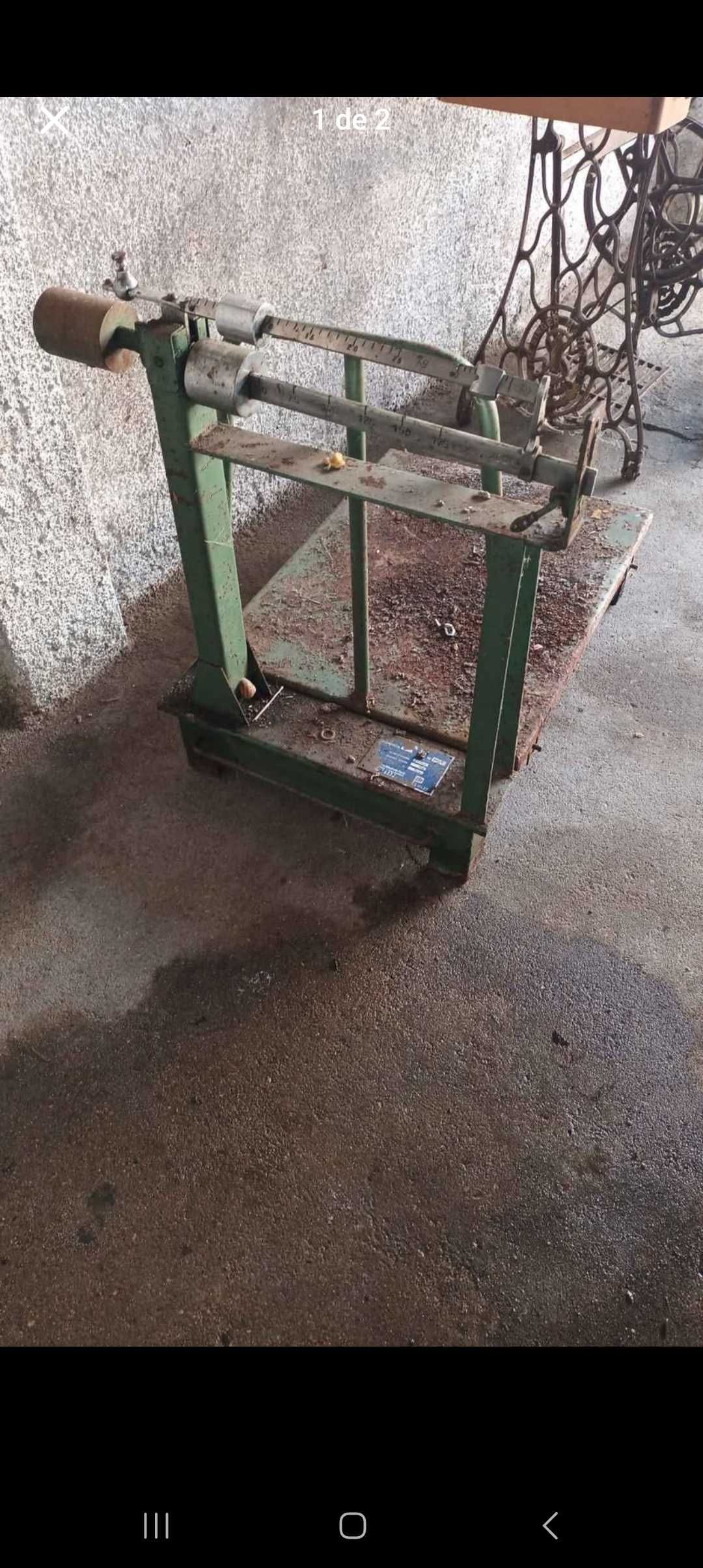 Balança antiga vende-se à melhor oferta