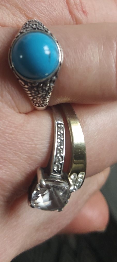 Srebrny pierścionek z niebieskim koralem rozmiar 17