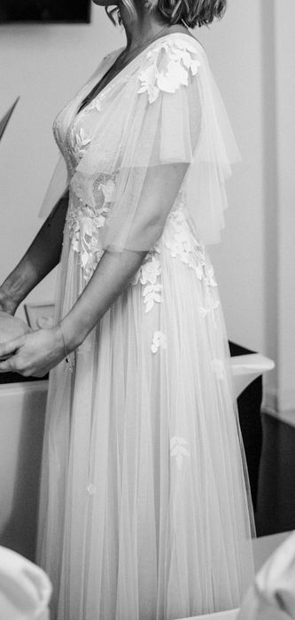 Suknia ślubna z rękawkami