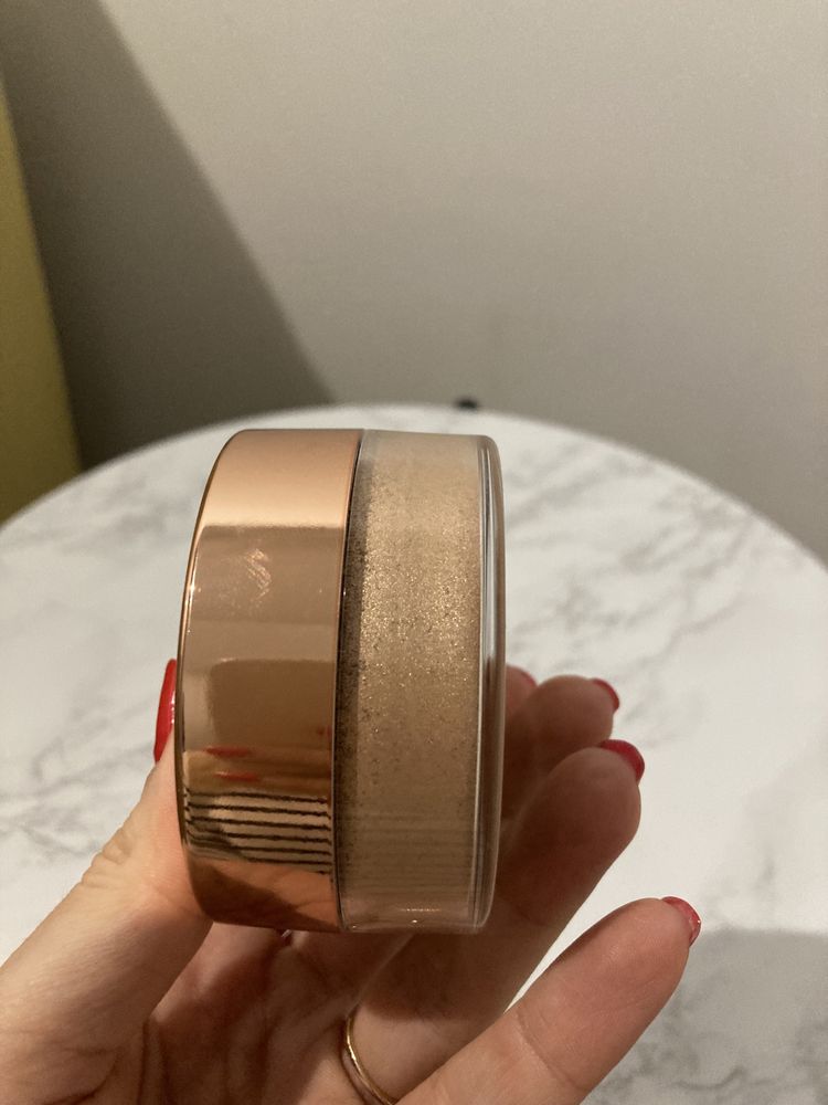 Becca rozświetlacz sypki Champagne Pop Glow