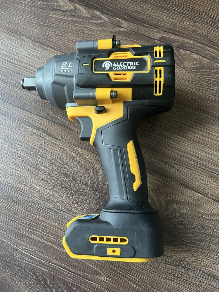 Klucz udarowy 1/2 1000nm pod dewalt bateria 8.4ah