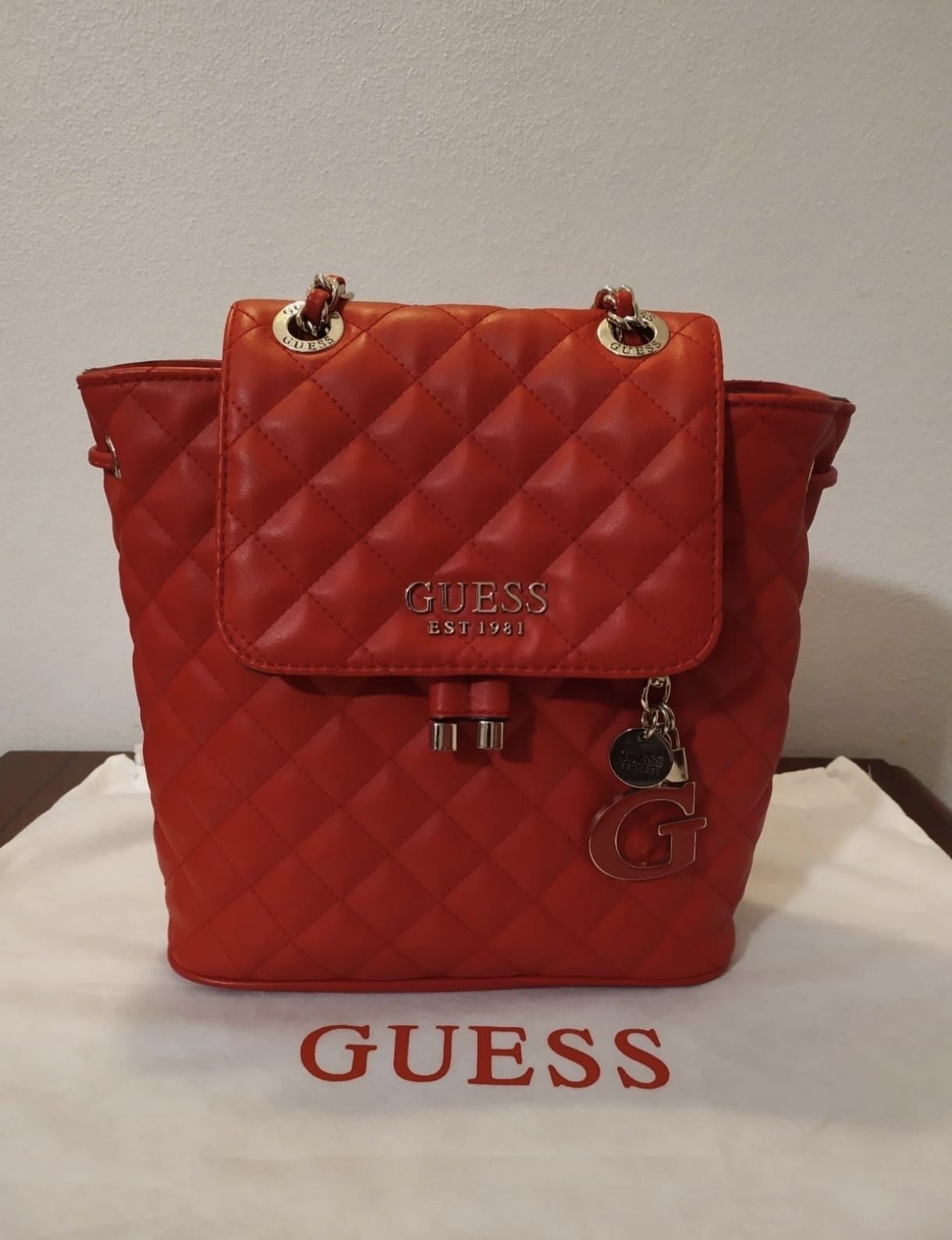 Mochila Guess vermelha