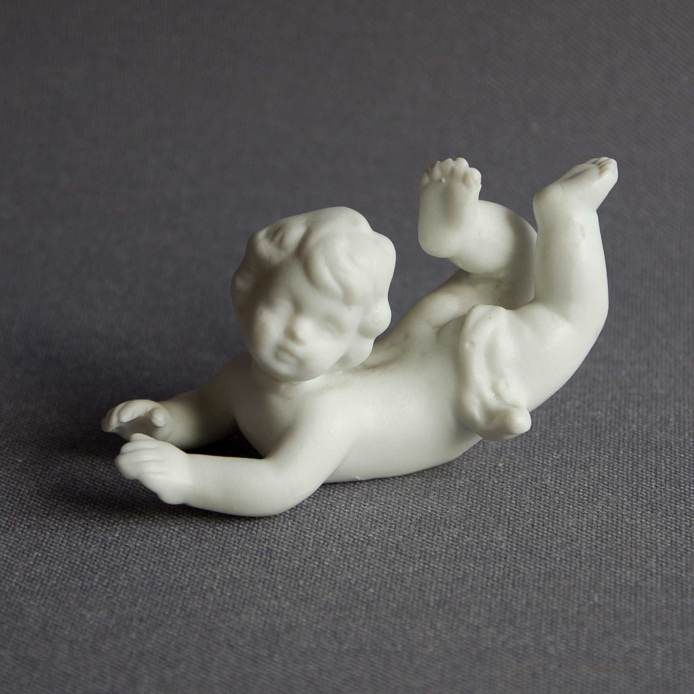 Urocza porcelanowa figurka putto lata 30!