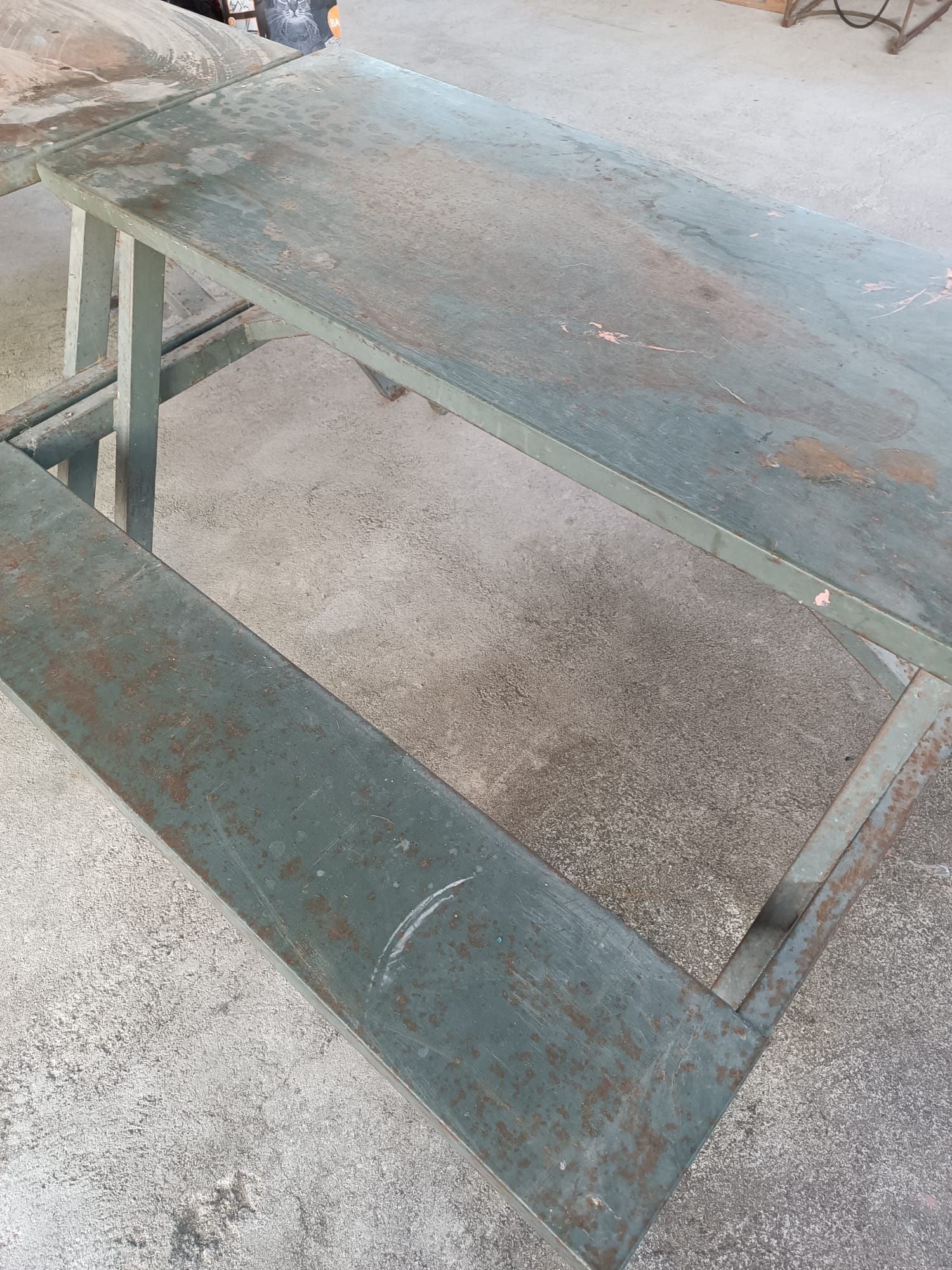 2 mesas de ferro