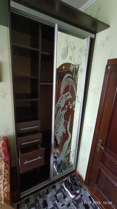 Сдам в долгосрочную аренду комнату .