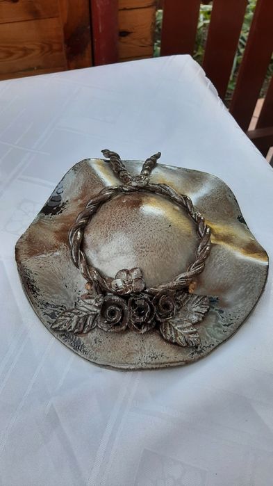 Ceramiczny kapelusz,zawieszka,obraz Handmade.
