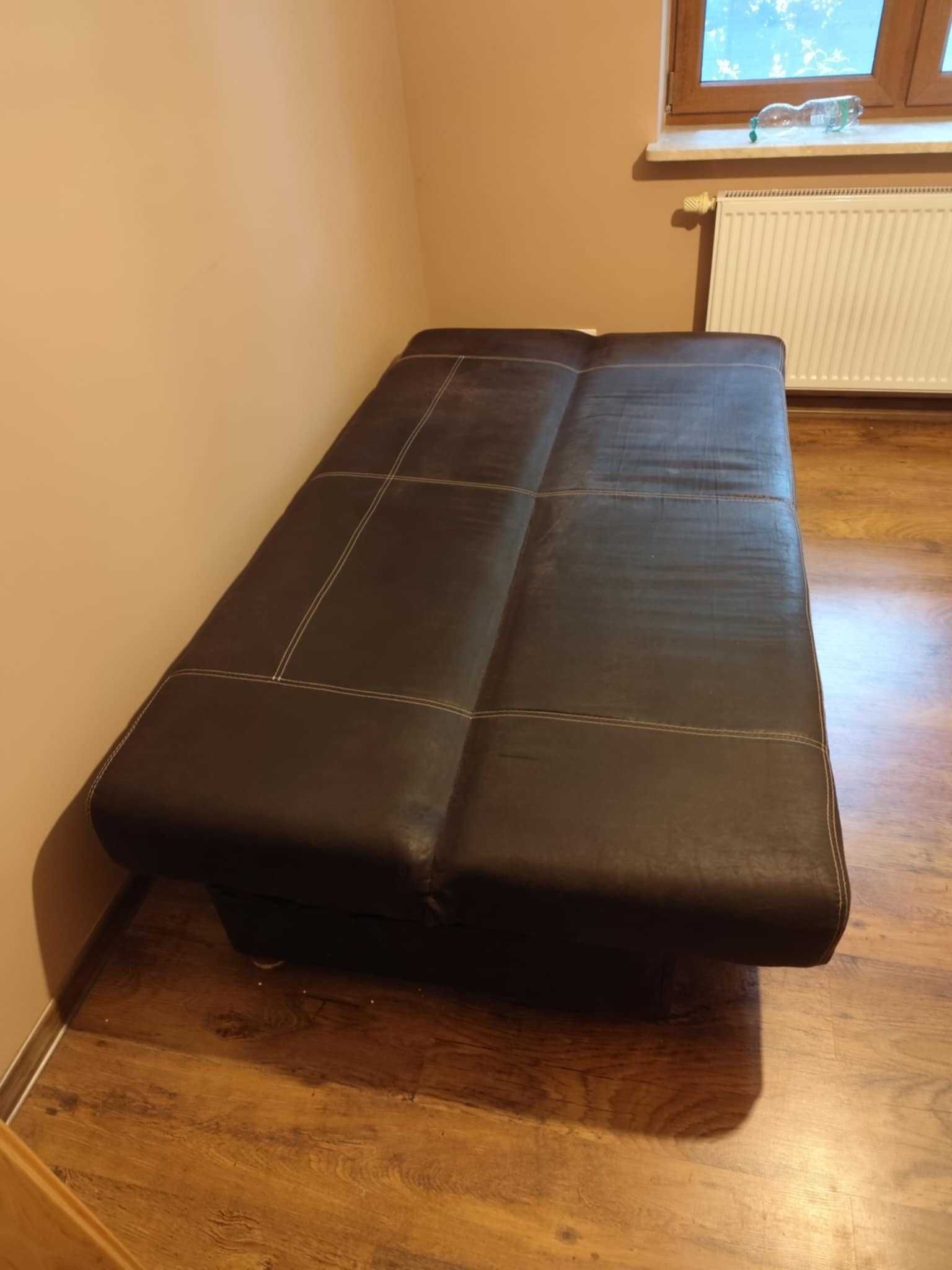 Oddam kanapę rozkładaną, w kolorze czekoladowym