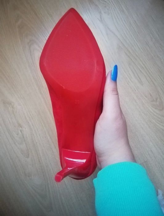 Czerwone buty na obcasie, szpilki