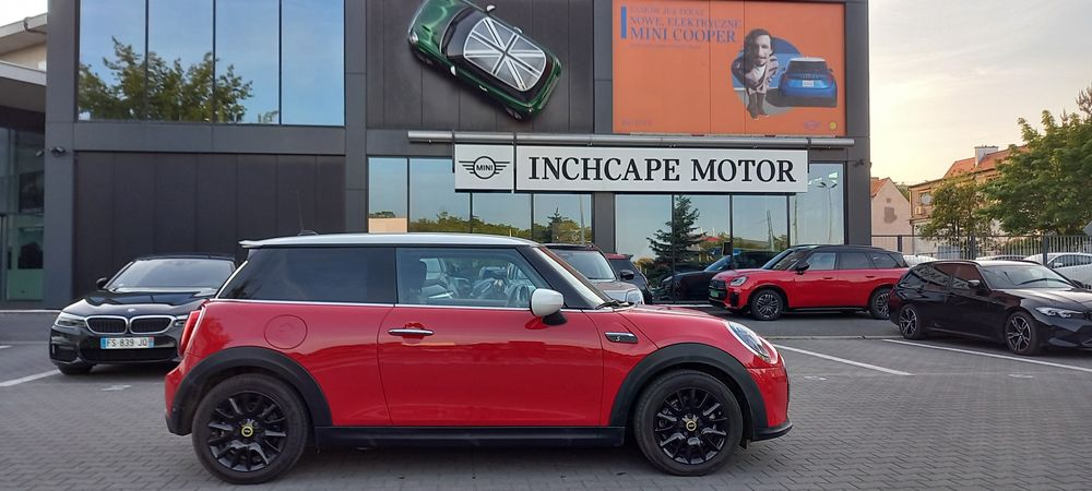 MINI Cooper  Se jeszcze posiada gwarancję producenta.