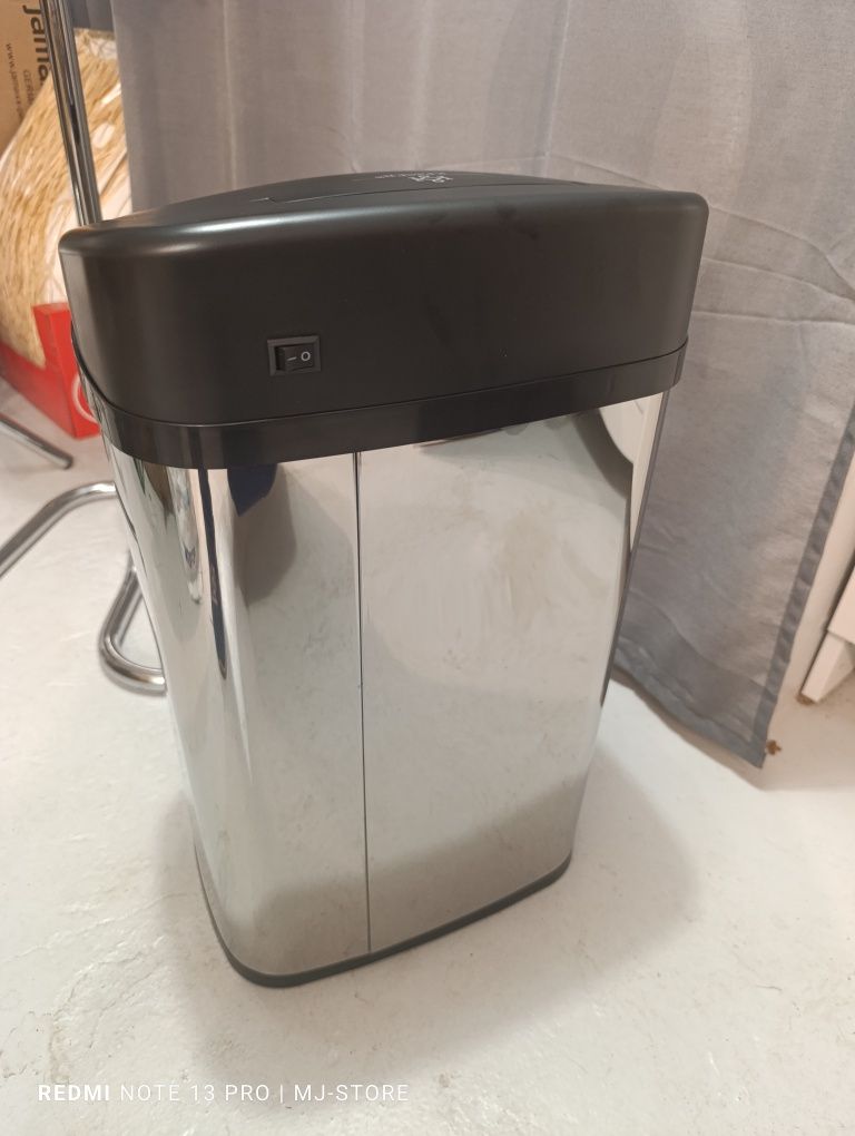 Automatyczny kosz na śmieci 30 l. Kesser