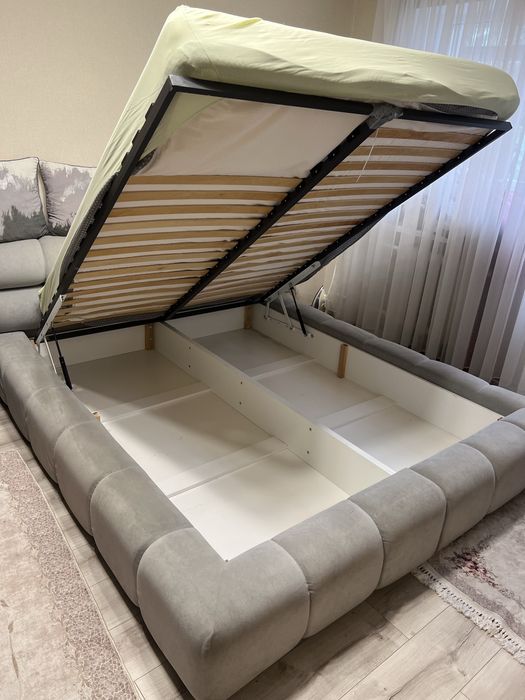 Ліжко королівське велюрове