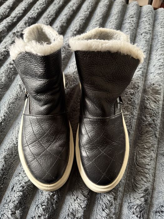 Продам зимние кожанные ботинки 40