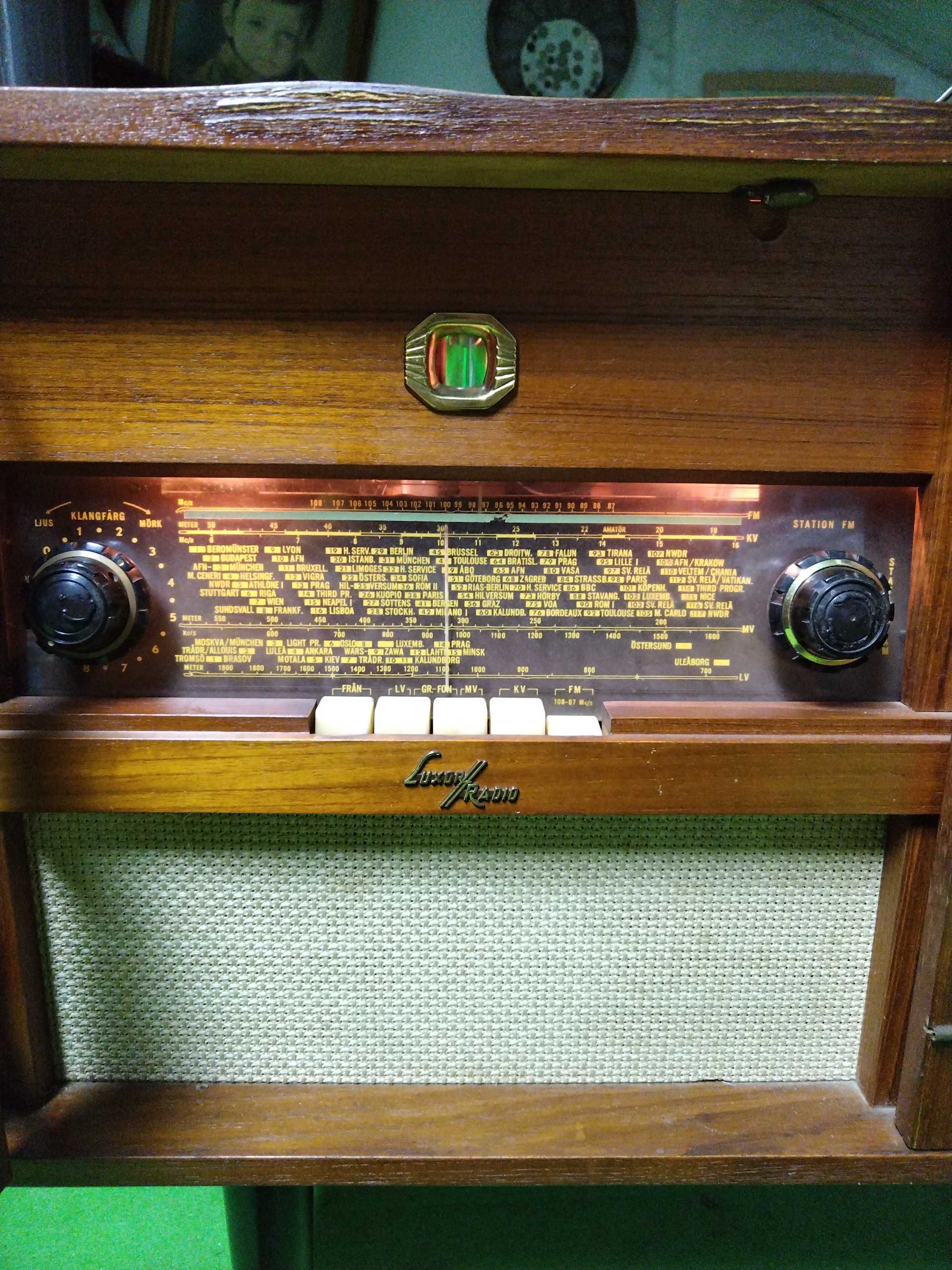 Rádio antigo vintage