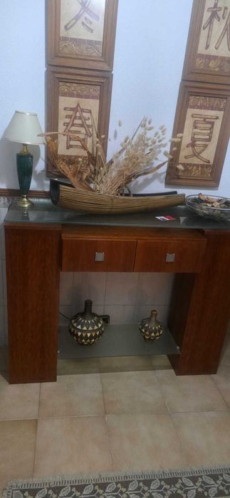 Vendo aparador em Cerejeira em ótimo estado.