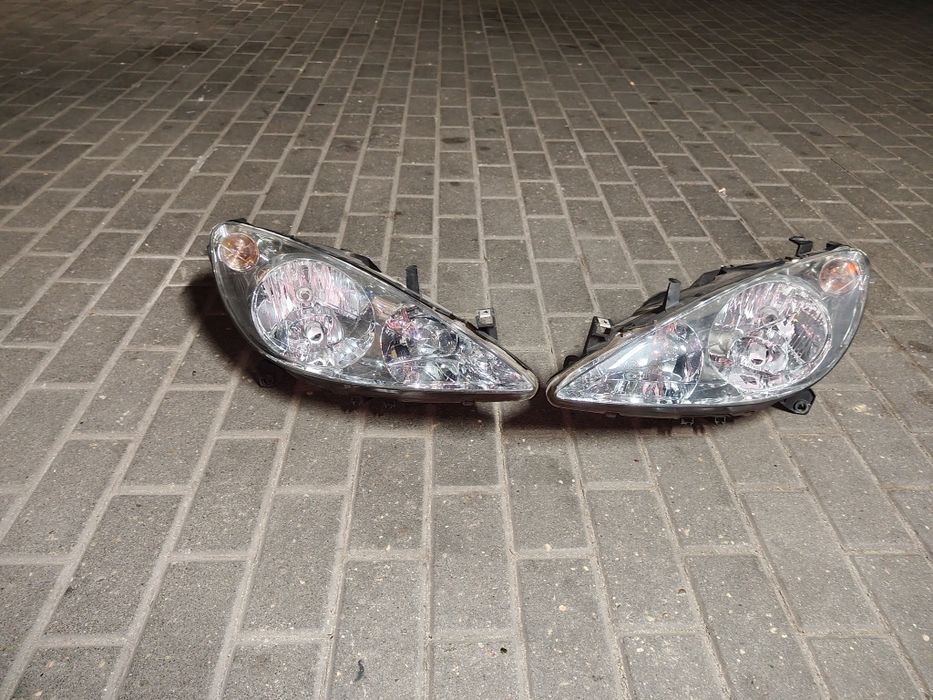 Lampy lampa reflektor Peugeot 307. 2004