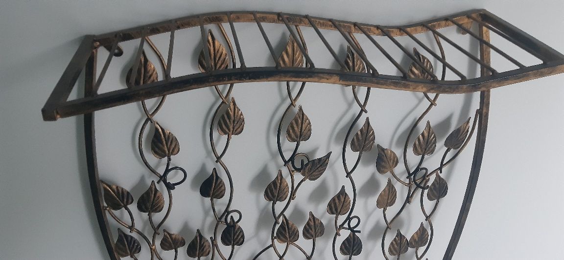 Wieszak metaloplastyka