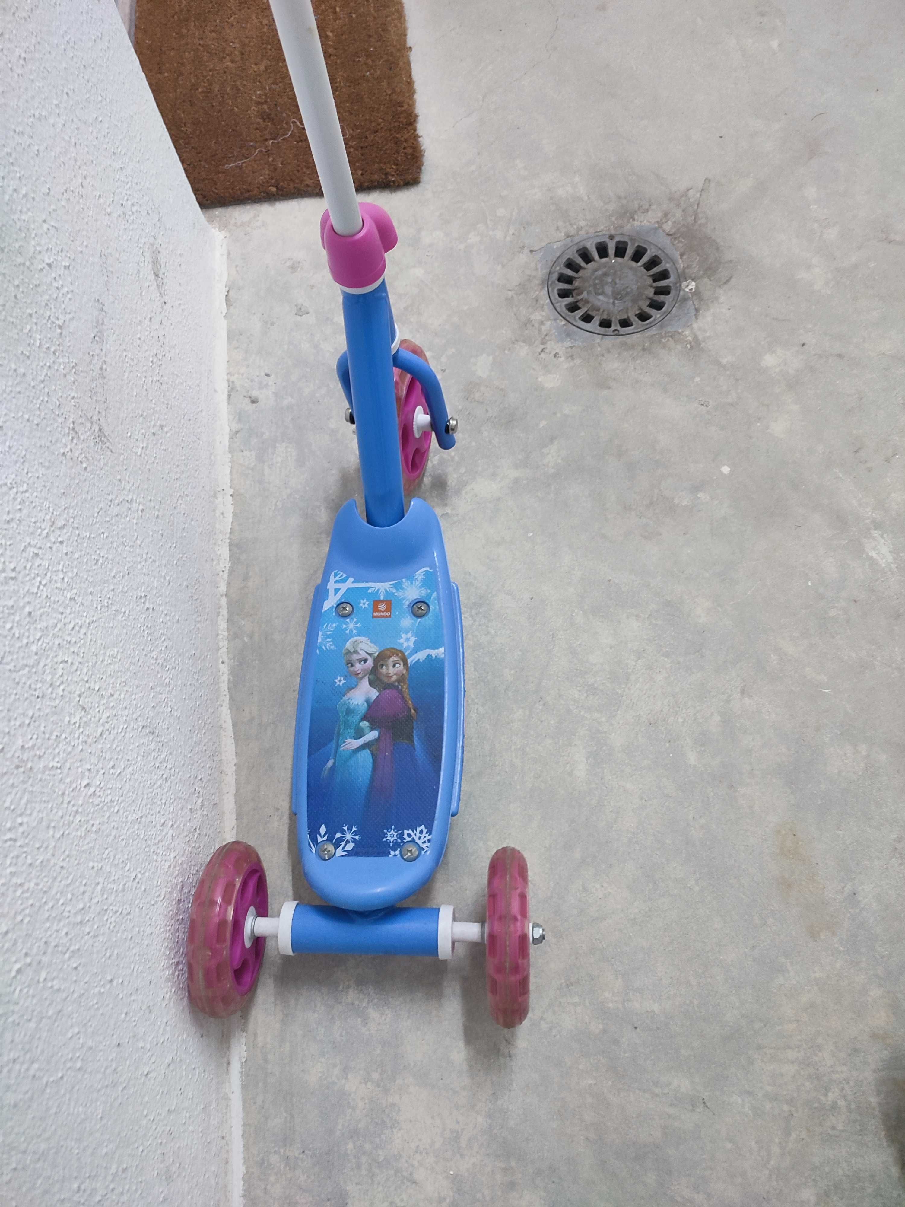 Trotinetes menina