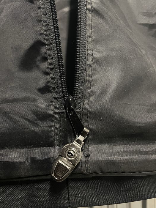 Czarna torba na garnitur pokrowiec podróżna na koszulę składana