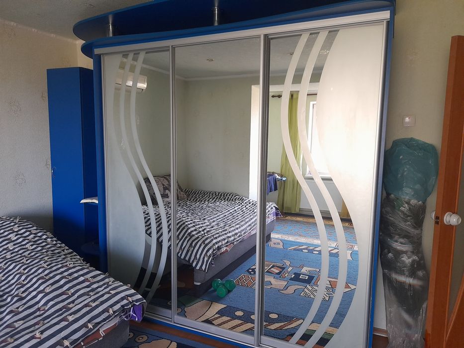 Шкаф купе в гарному стані