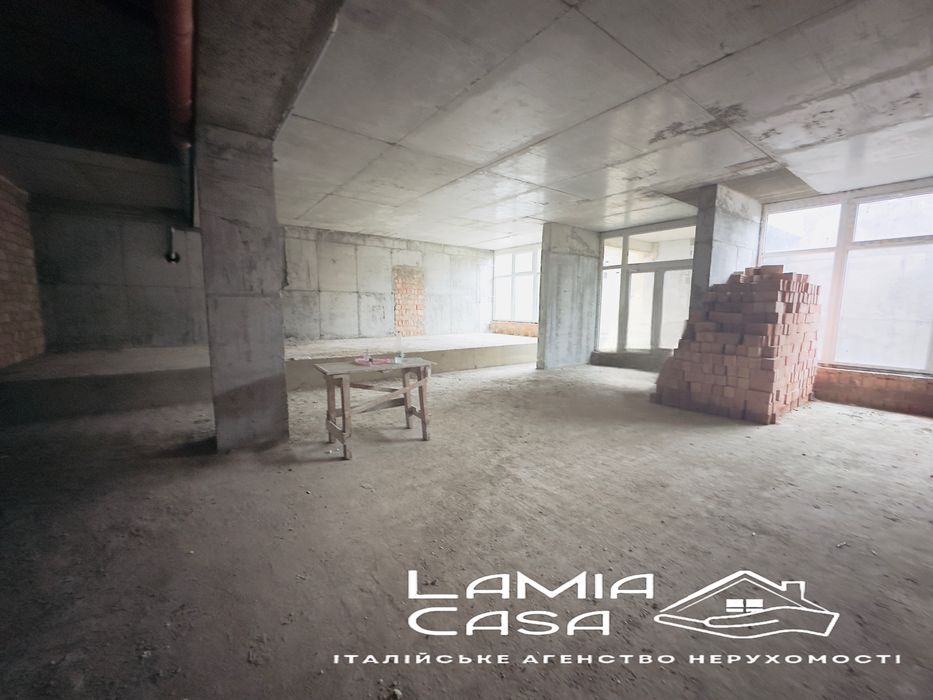 Продаж комерційного приміщення в новобудові по Руській