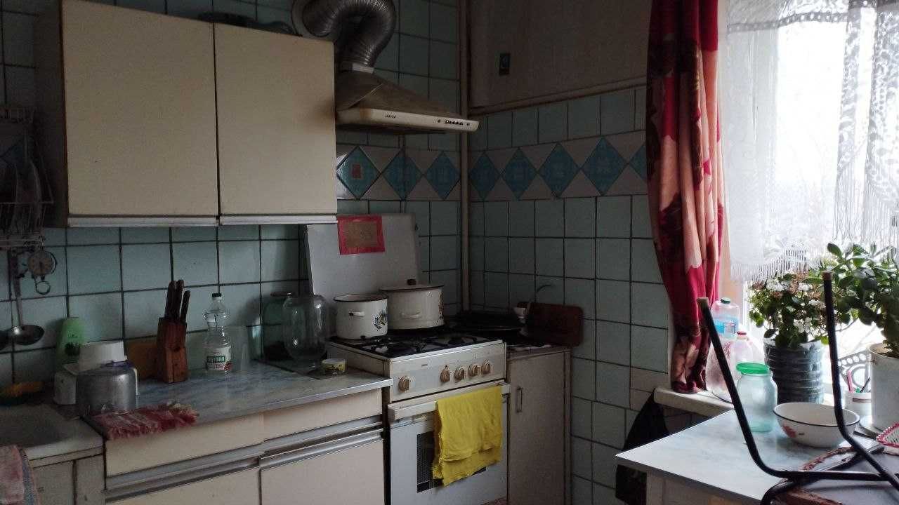 продам 1 комнатную квартиру в пос.Слобожанское