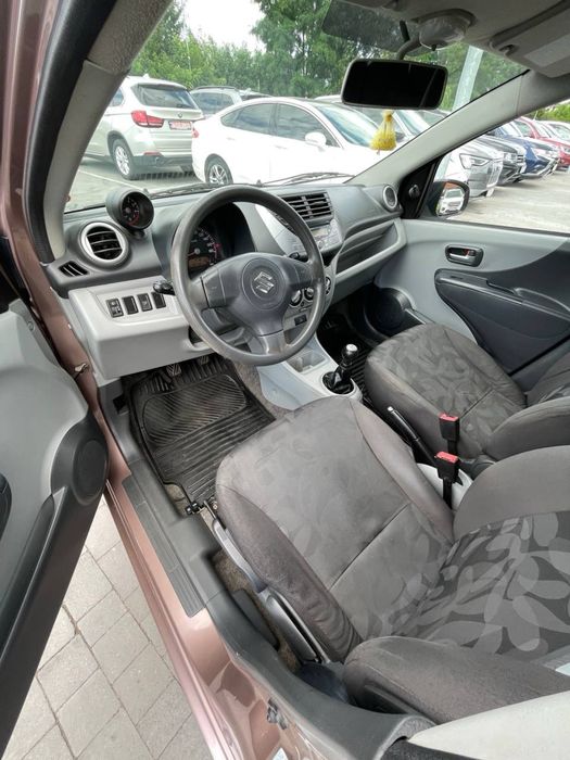 Suzuki Alto автомобіль