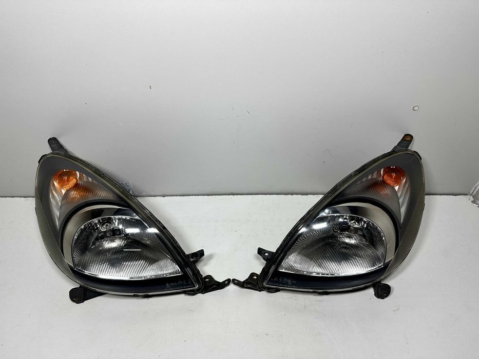 Toyota Yaris I Verso  Lampa Przednia Prawa Lewa Europa cena za 1st