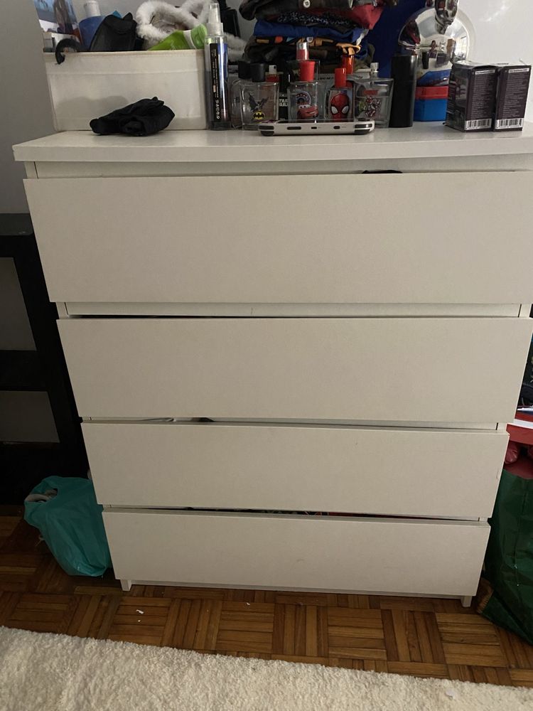 Comoda ikea com 4 gavetas