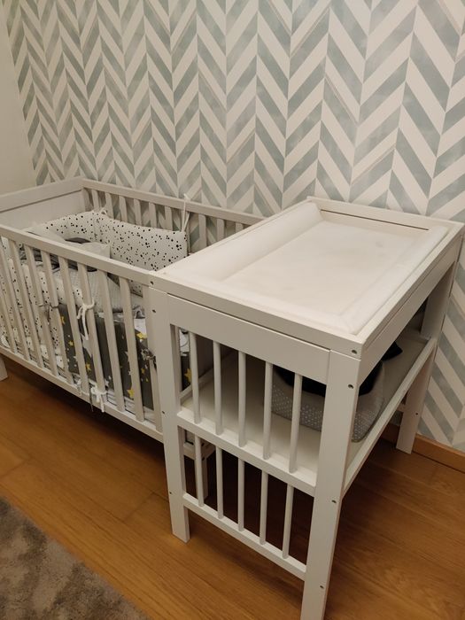 Berço e muda fraldas