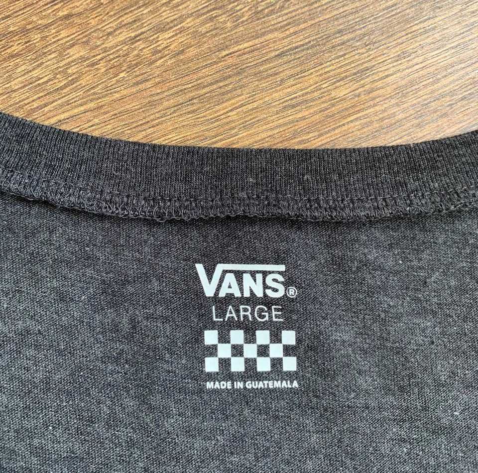 Жіноча футболка на літо Vans