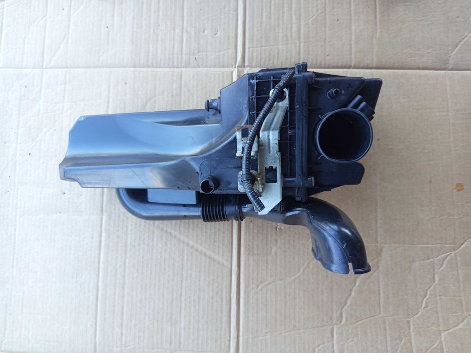 Obudowa Filtra Powietrza Ford Fiesta Mk7 1.4 1.6 TDCI AV21-9600-AA