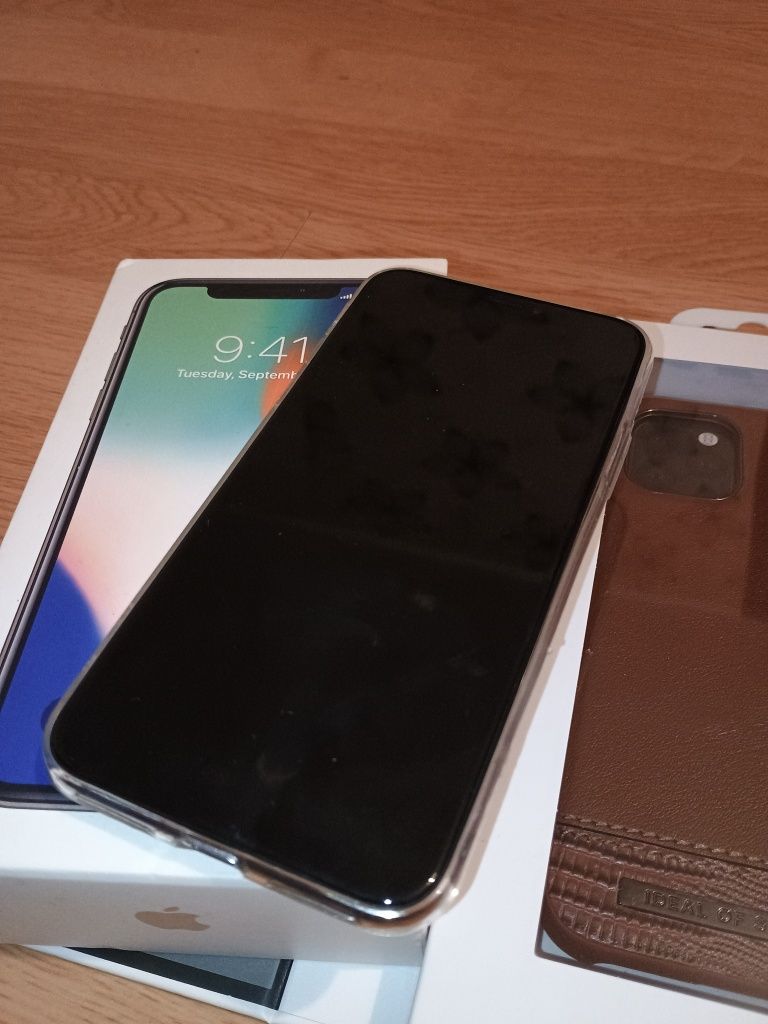 iPhone X 256GB + etui