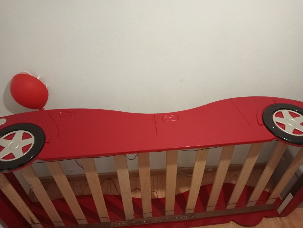 Cama de criança com estrado