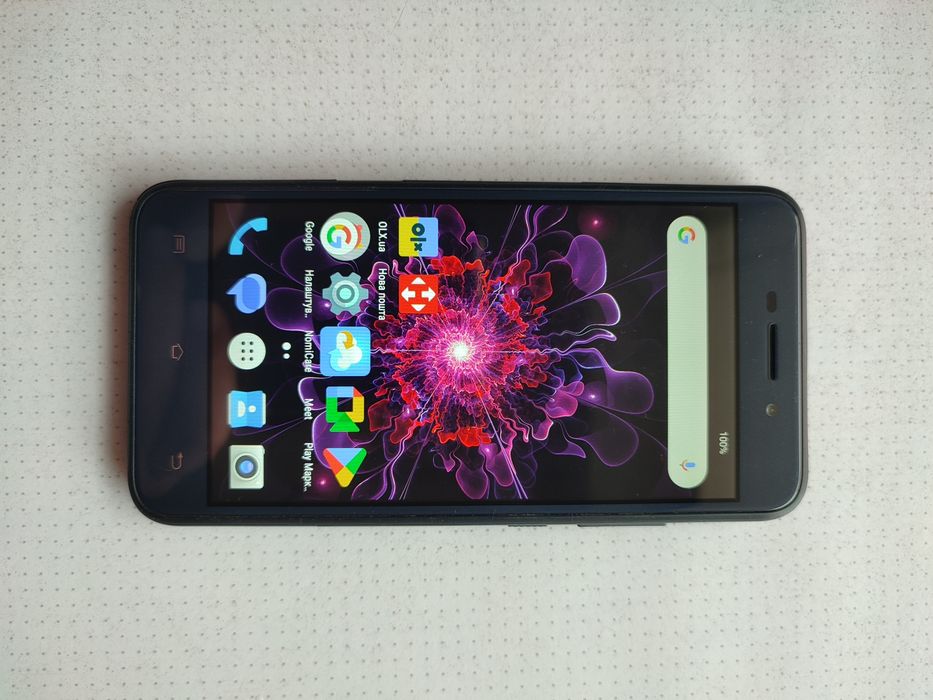 Продам смартфон Nomi i5012