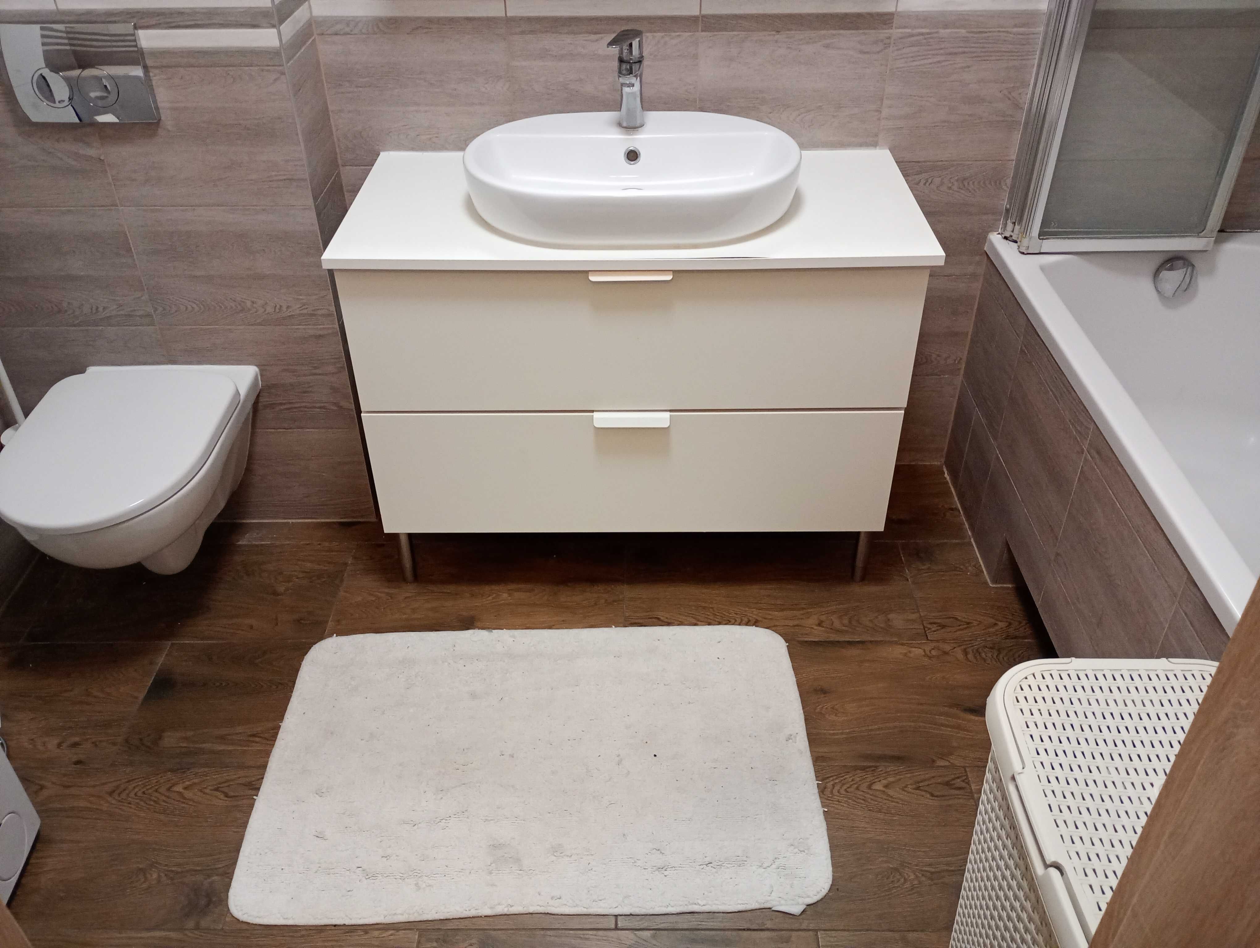 Do wynajęcia - 2 pokoje, duży balkon, garaż podziemny - 48m2.