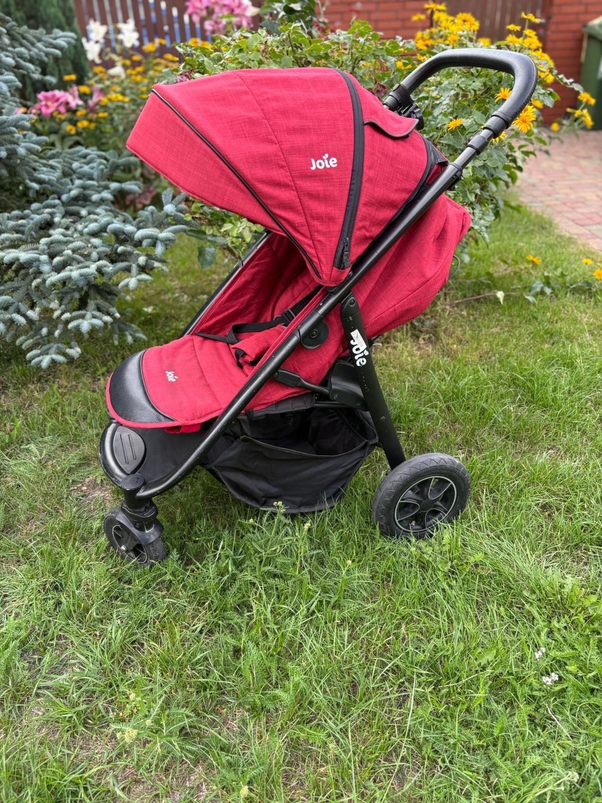 Wózek spacerówka Joie pompowane koła