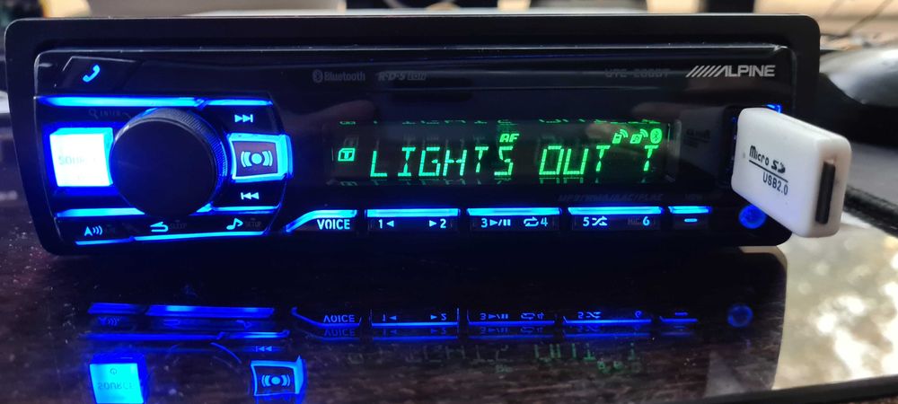 Alpine UTE-200BT com USB e Bluetooth