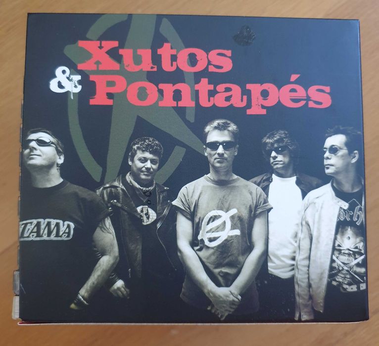 Cds e livro Xutos e Pontapés