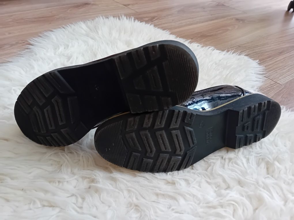 Mokasyny lordsy 38/39 lakierowane czarne bdb stan