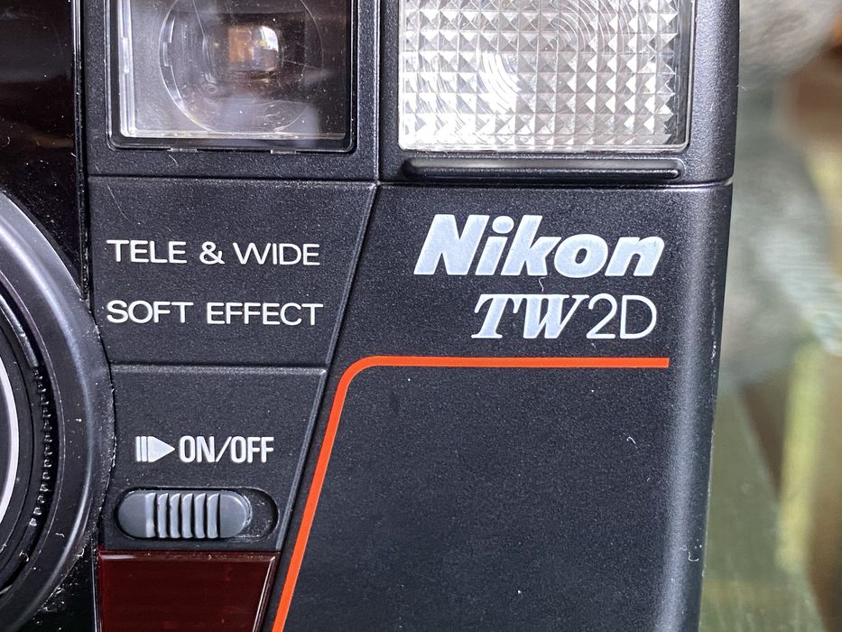 Máquina fotográfica NIKON TW2D