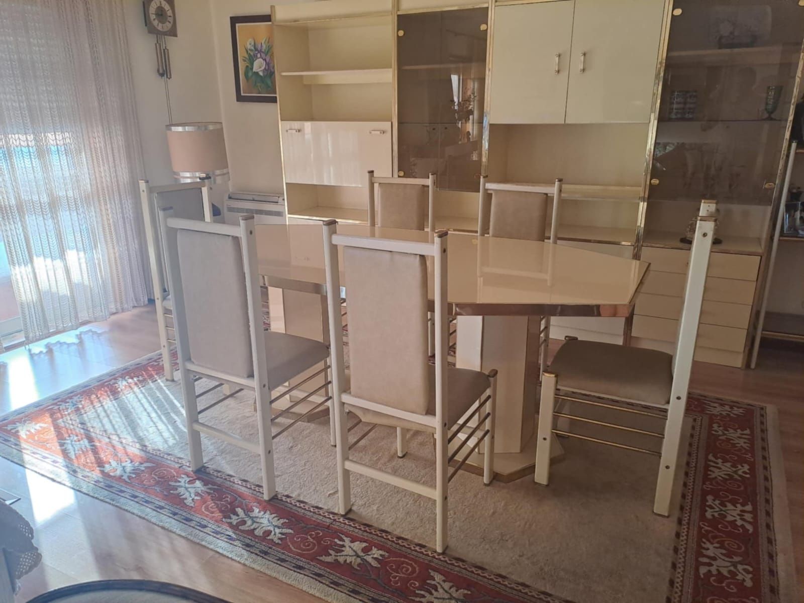 Mesa para sala de jantar com oferta de 6 cadeiras