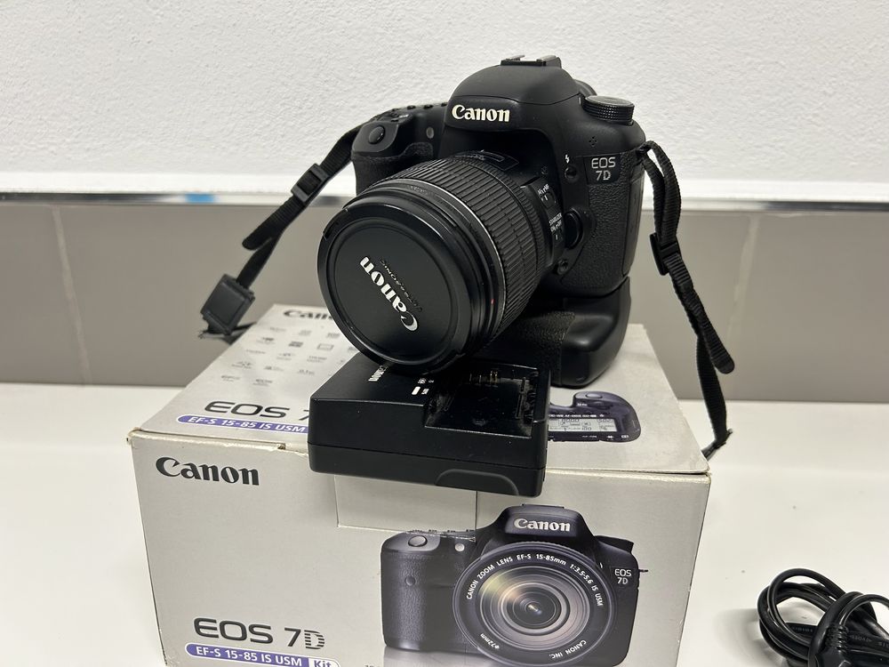 Canon 7D -  EFS 15-85 mm ULTRASONIC + Extras