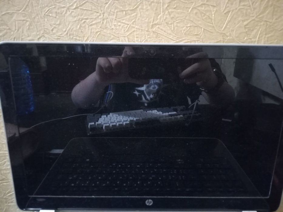 Продам ноутбук в нормальному стані но есть дефект