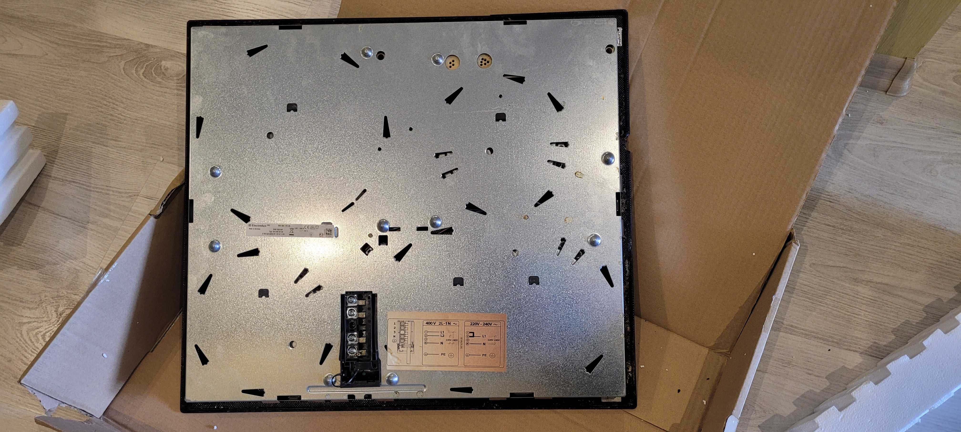 Варильна поверхня Electrolux EHS 60210P