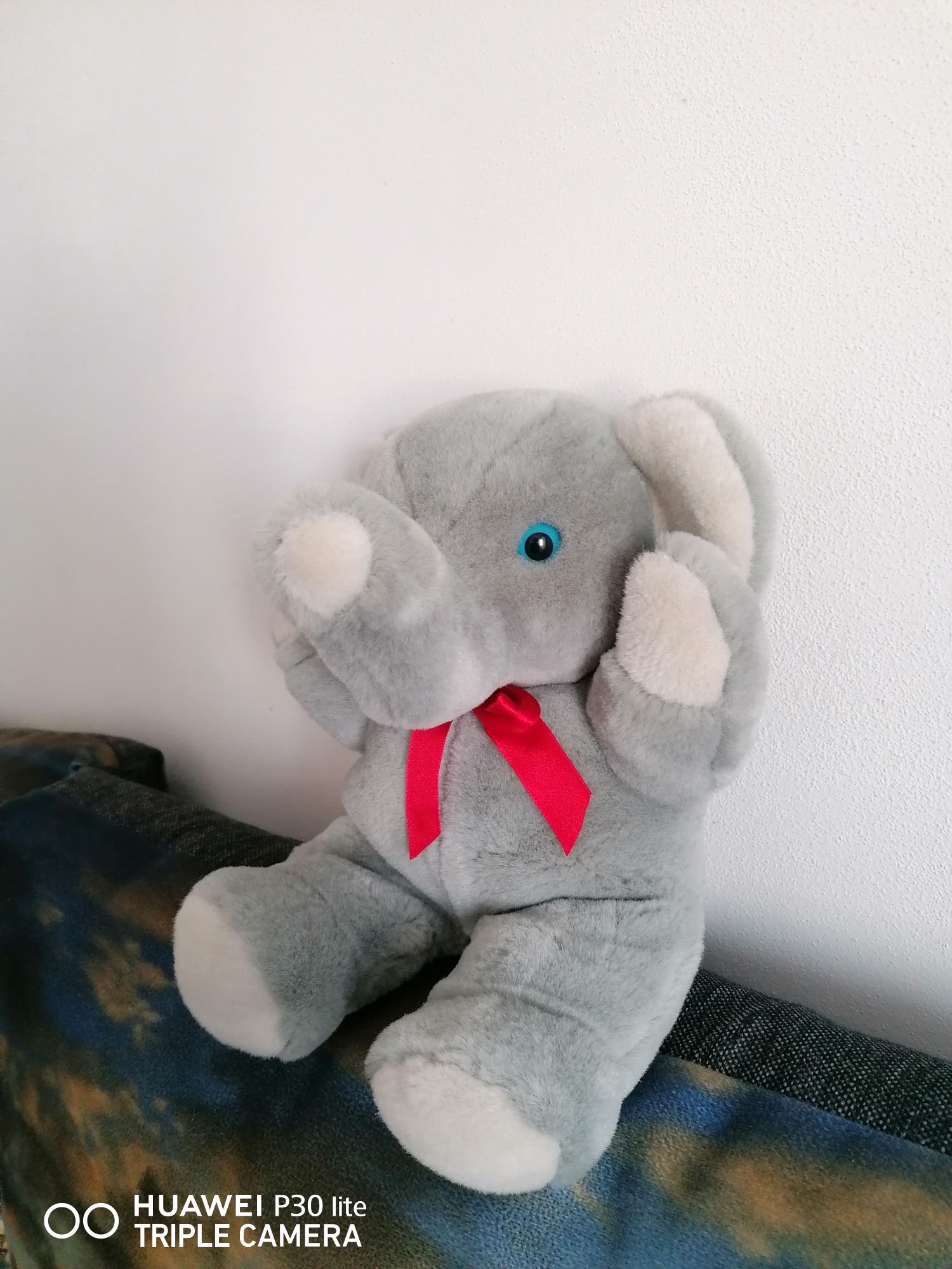 М'яка іграшка слоник, вироблена в Італіі