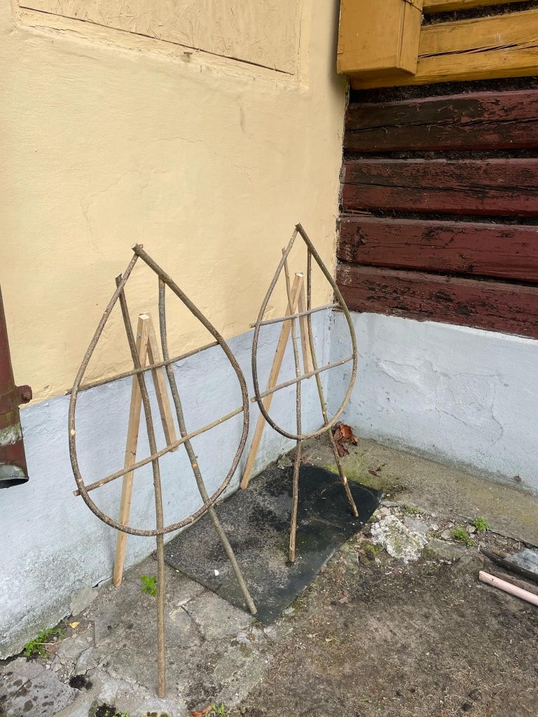 Stelaże podkłady kabłąki pod wieńce pogrzebowe