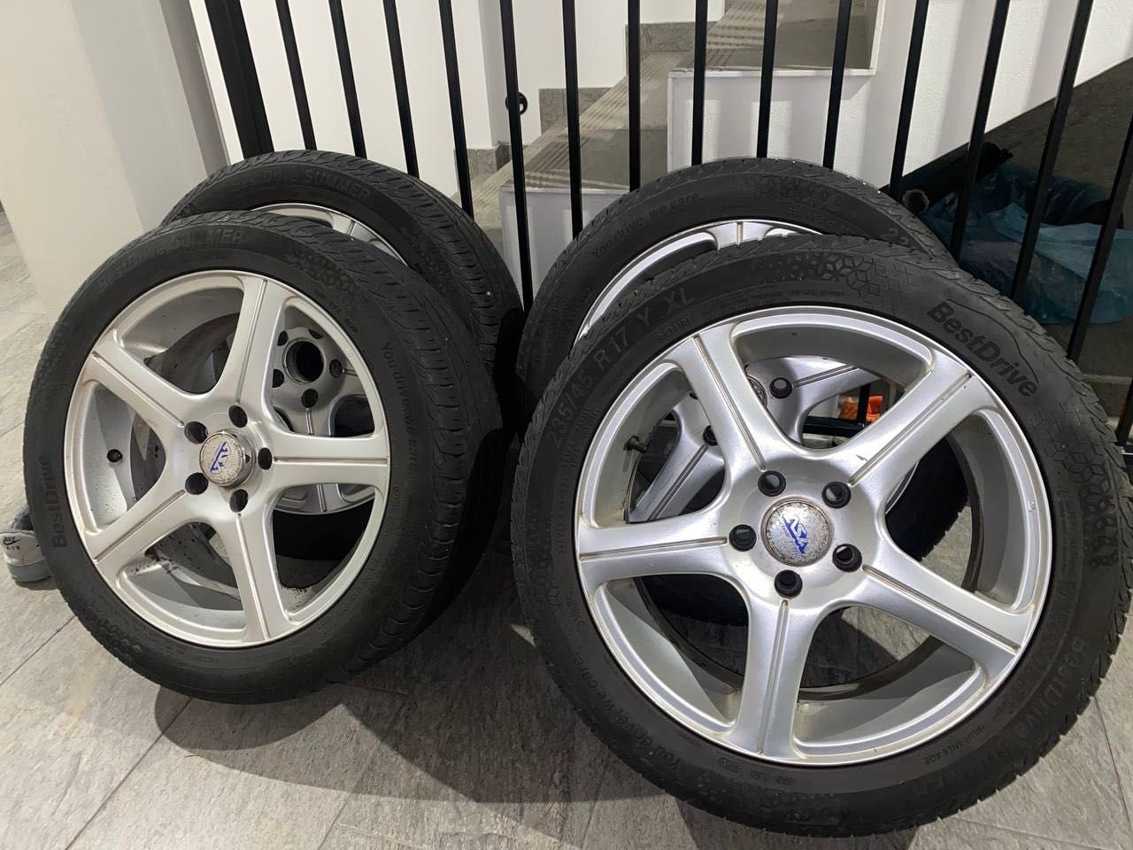 Felgi 17 , Alu Felgi 17 z letnimi oponami 235/45 R17
