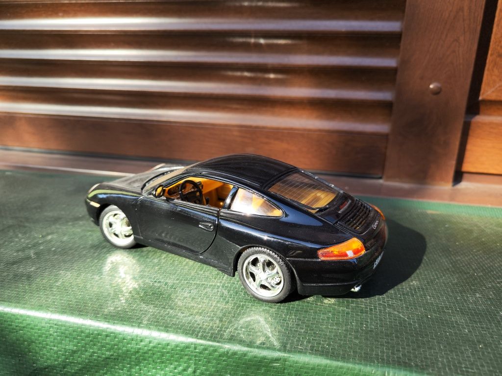 Porsche 911  1 18 burrago