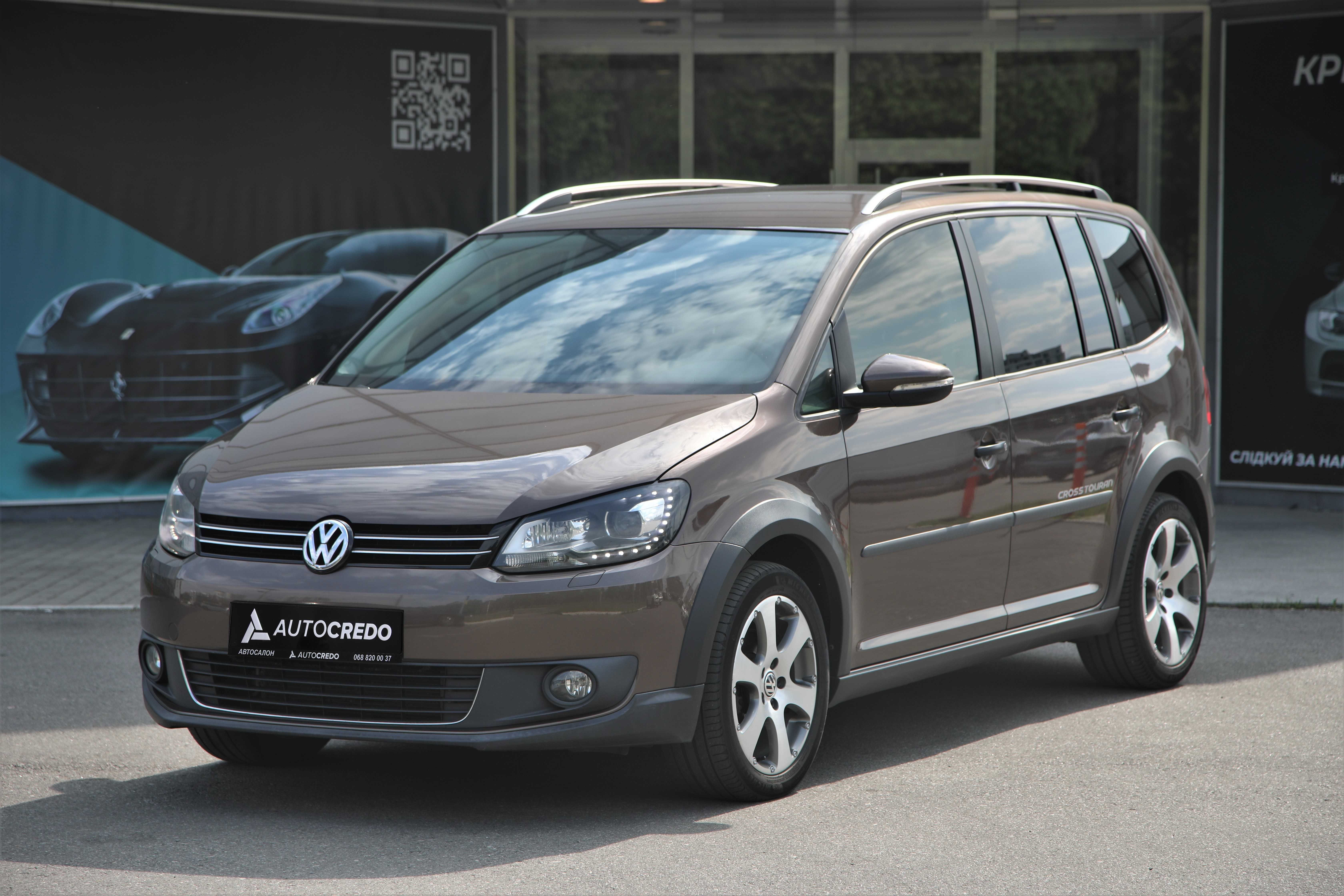 Офіційний Volkswagen Cross Touran 2012 року